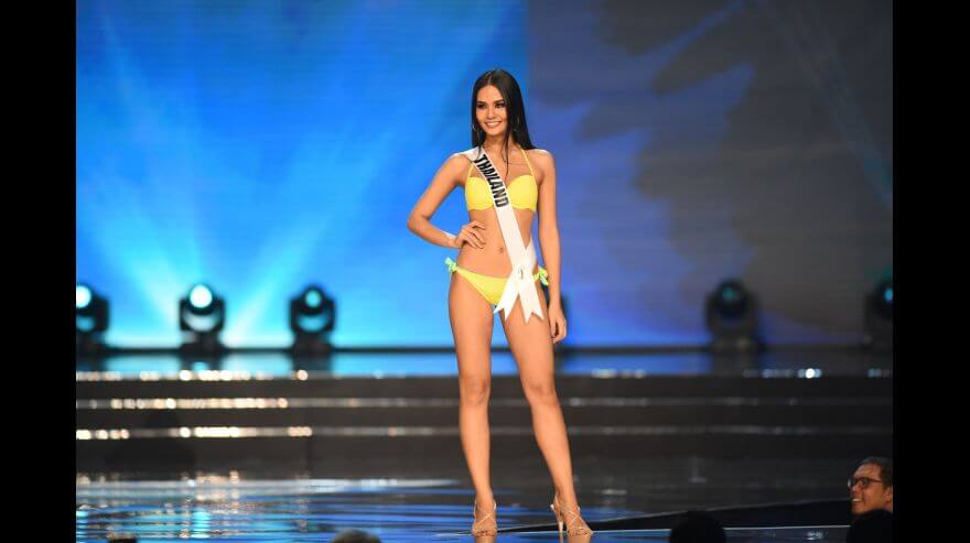 This photo taken on January 26, 2017 shows Miss Universe contestant Chalita Suansane of Thailand in her swimsuit during the preliminary competition of the Miss Universe pageant at the Mall of Asia arena in Manila. / AFP / TED ALJIBE