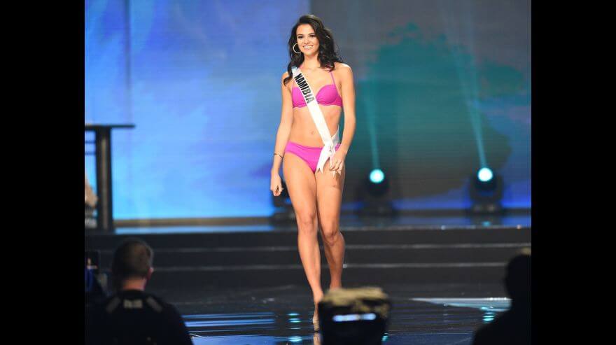 This photo taken on January 26, 2017 shows Miss Universe contestant Lizelle Esterhuizen of Namibia in her swimsuit during the preliminary competition of the Miss Universe pageant at the Mall of Asia arena in Manila. / AFP / TED ALJIBE