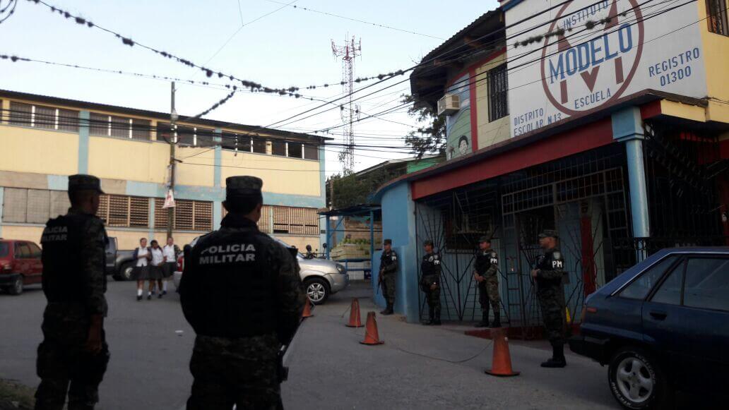 Desde las 5:00 de la mañana fuerzas de seguridad llegaron al instituto, supuestamente amenazado por extorsionadores