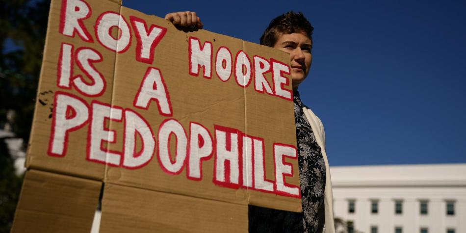senador Roy Moore acusado de abuso sexual