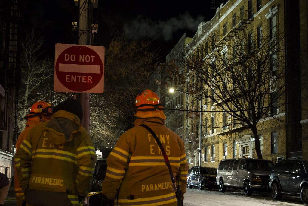 Doce victimas mortales deja incendio en New York