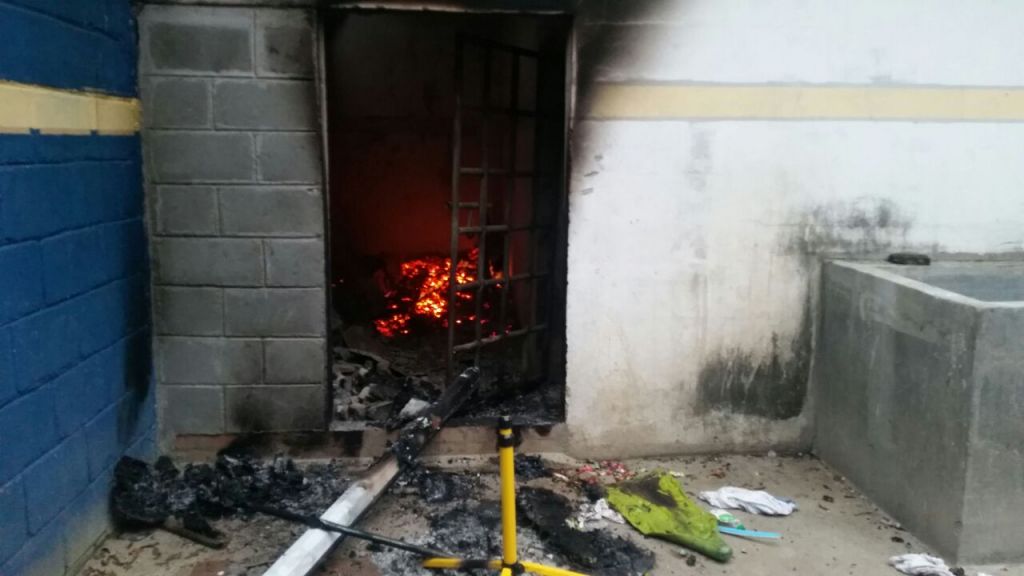 quema posta policial en Villanueva