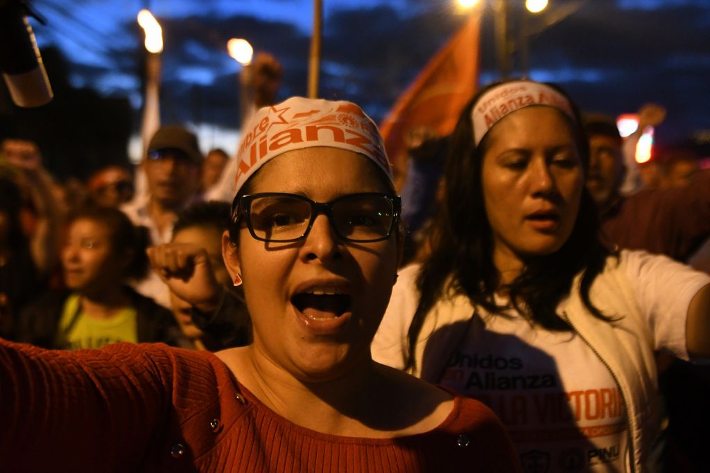 mujeres en las protestas en Honduras
