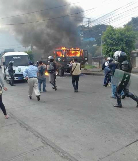 queman camión militar en El Carrizal