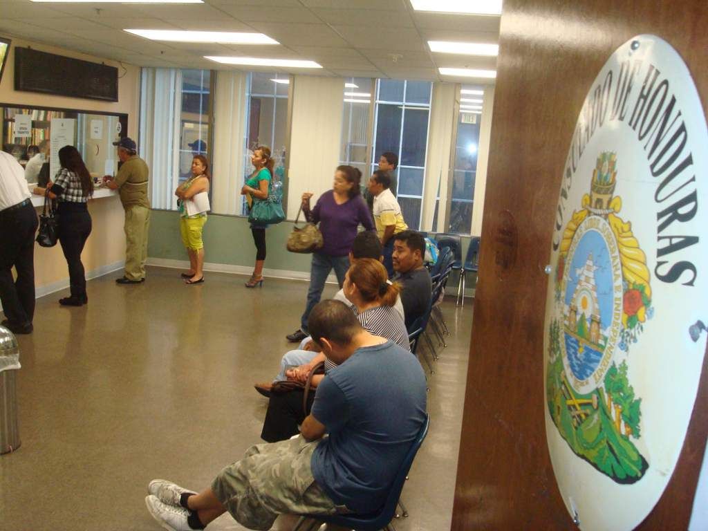 Consulado en Houston pide a hondureños reinscribirse al TPS
