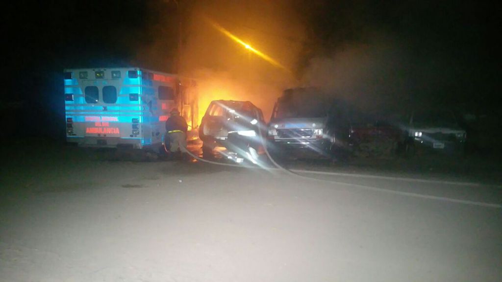 queman tres ambulancias en Hospital de Choluteca