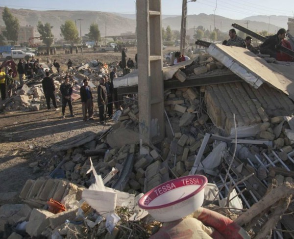 sismo en iran cobra más victimas