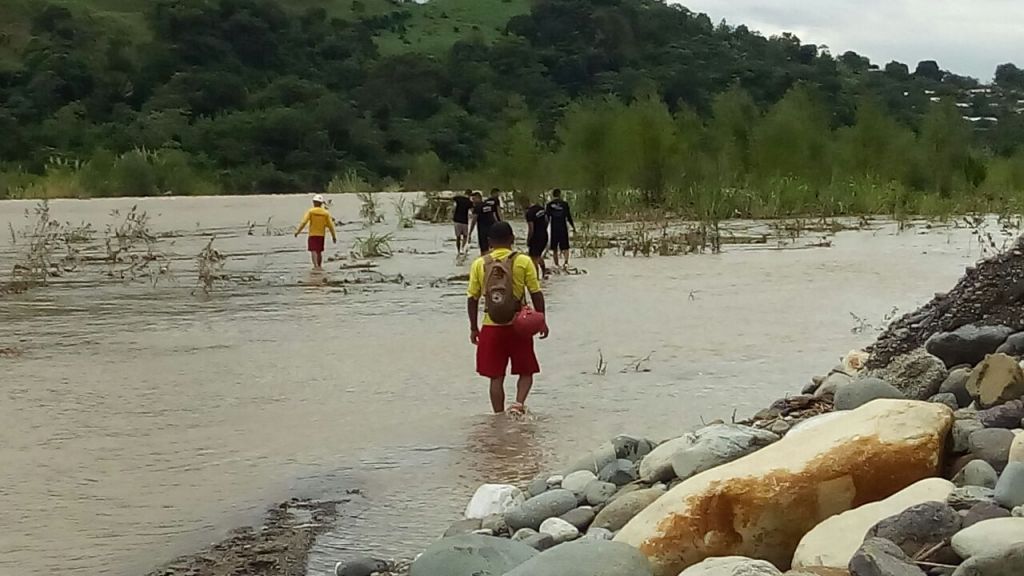 joven arrastrado por río en La Ceiba