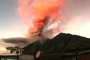 volcán de fuego en Guatemala