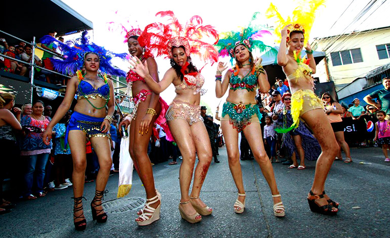 Carnaval de La Ceiba mujeres hermosas
