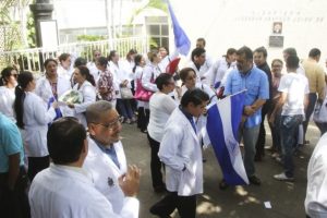 médicos despedidos en Nicaragua