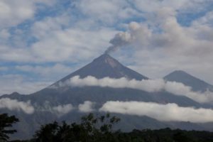 volcán de fuego en Guatemala