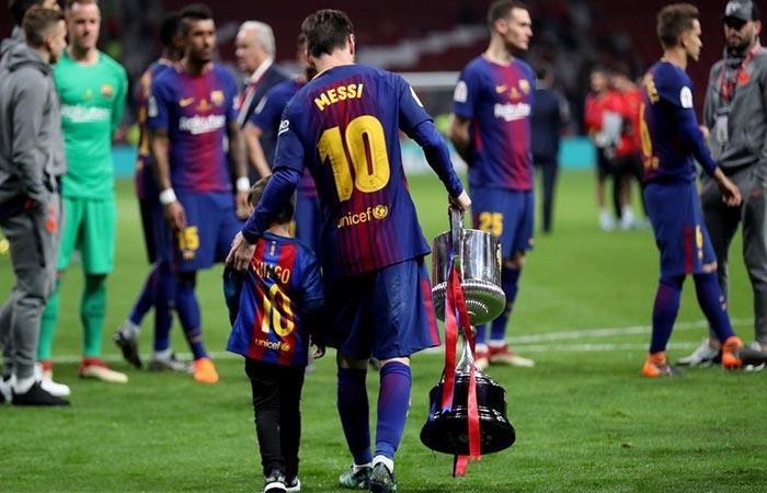 Messi recibe doble premio