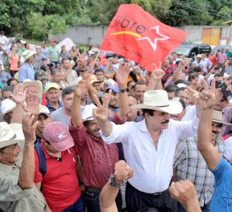 Zelaya migrando dictadura