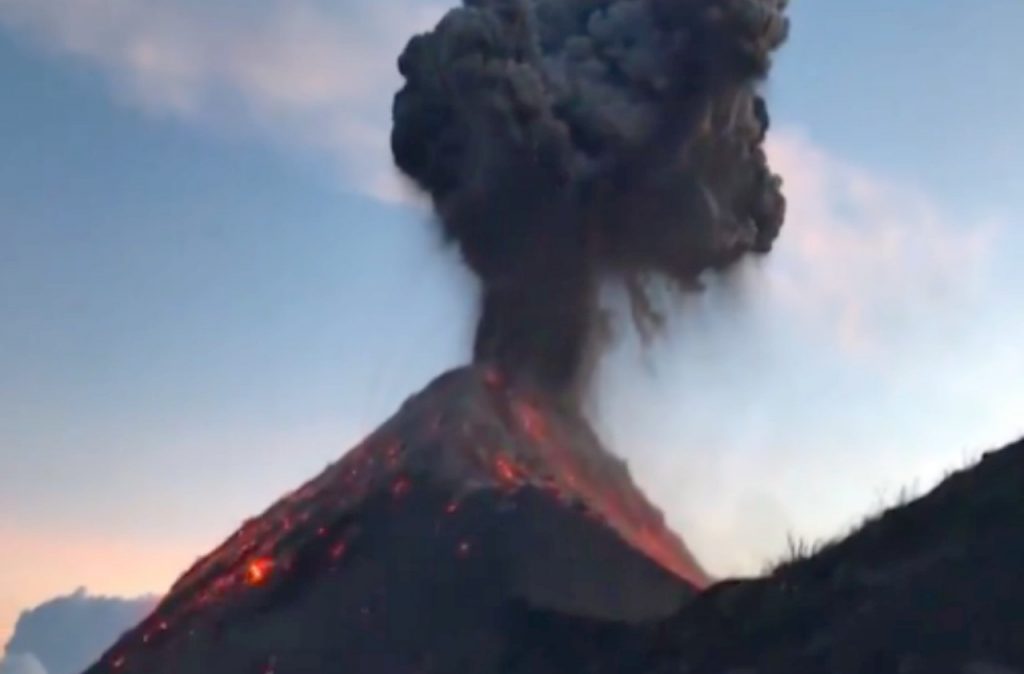 volcán de fuego Guatemala