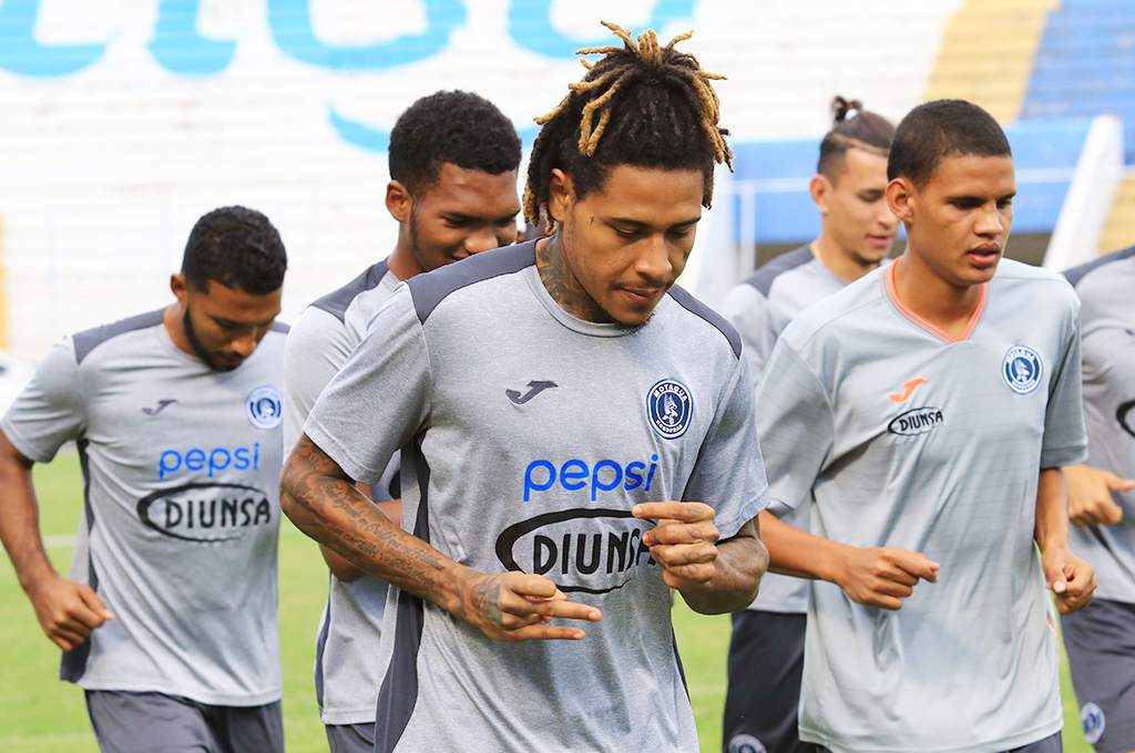 Henry Figueroa ataca a Diego Vázquez Henry Figueroa ataca a Diego Vázquez