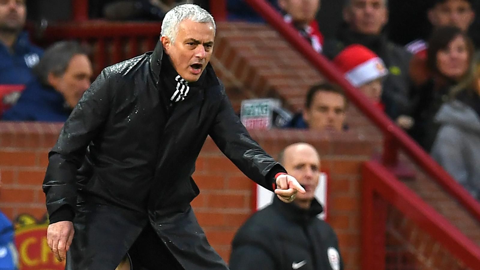 José Mourinho deja de ser técnico del United