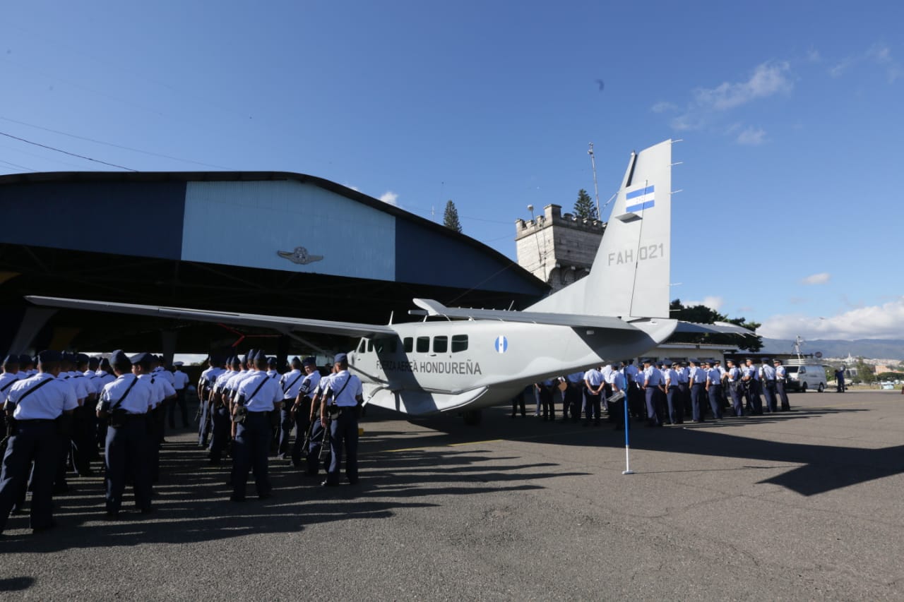 EEUU dona moderna aeronave