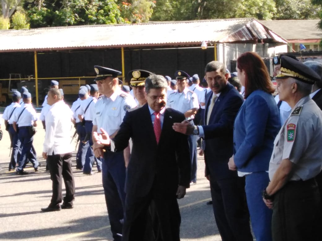 EEUU dona moderna aeronave EEUU dona moderna aeronave