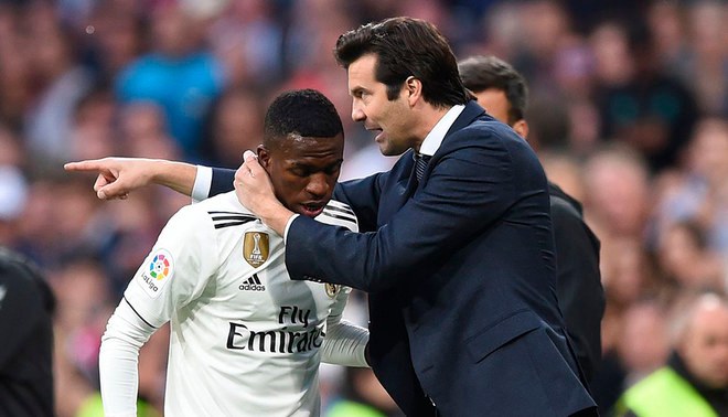 Solari le echa flores a Vinicius Solari le echa flores a Vinicius