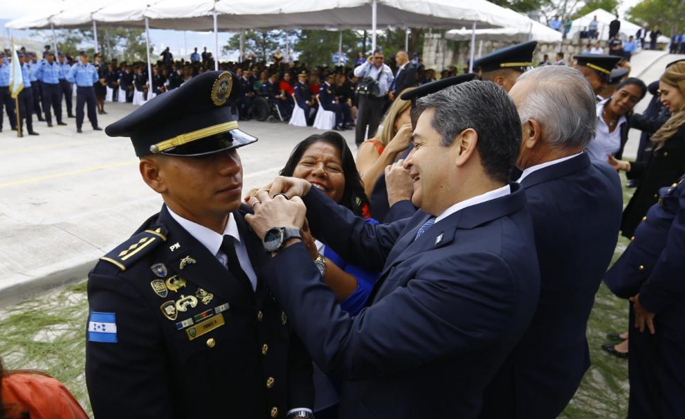 Ascensos a la Policía