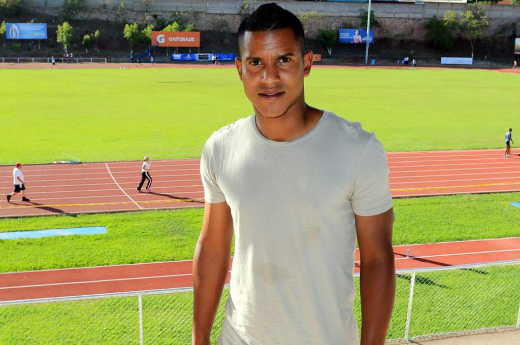 Óscar Salas entrena con el Real de Minas Óscar Salas entrena con el Real de Minas