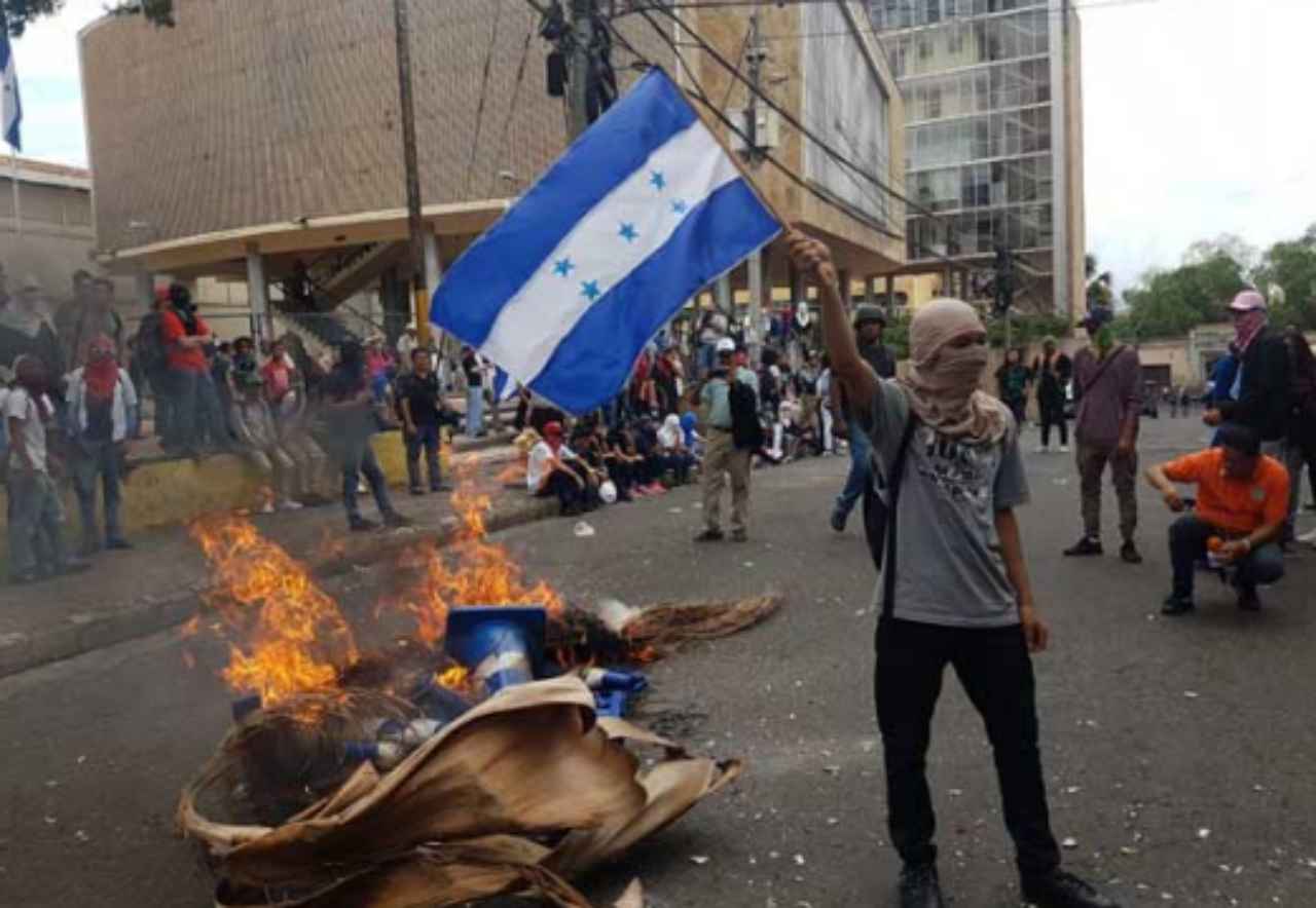 enfrentamientos policias congreso nacional