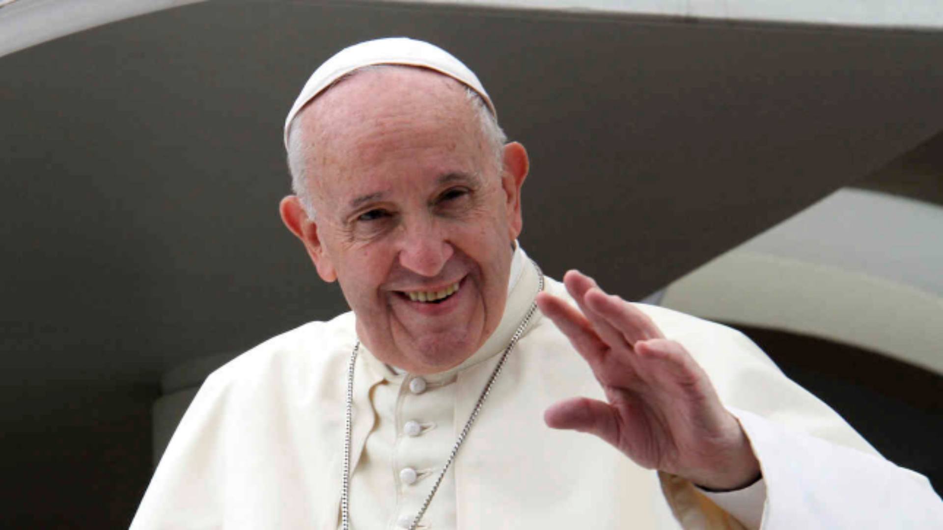 Papa Francisco honor criticado