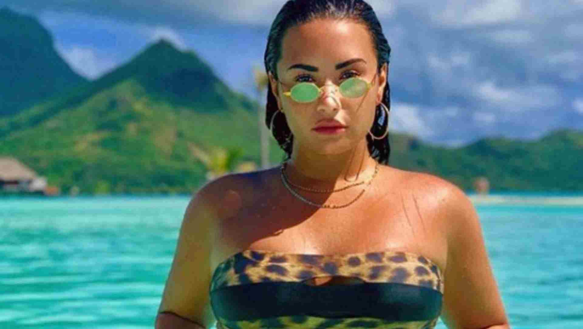 demi lovato traje de baño sin photoshop