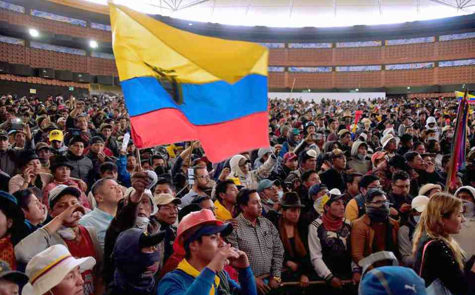 indigenas ecuador