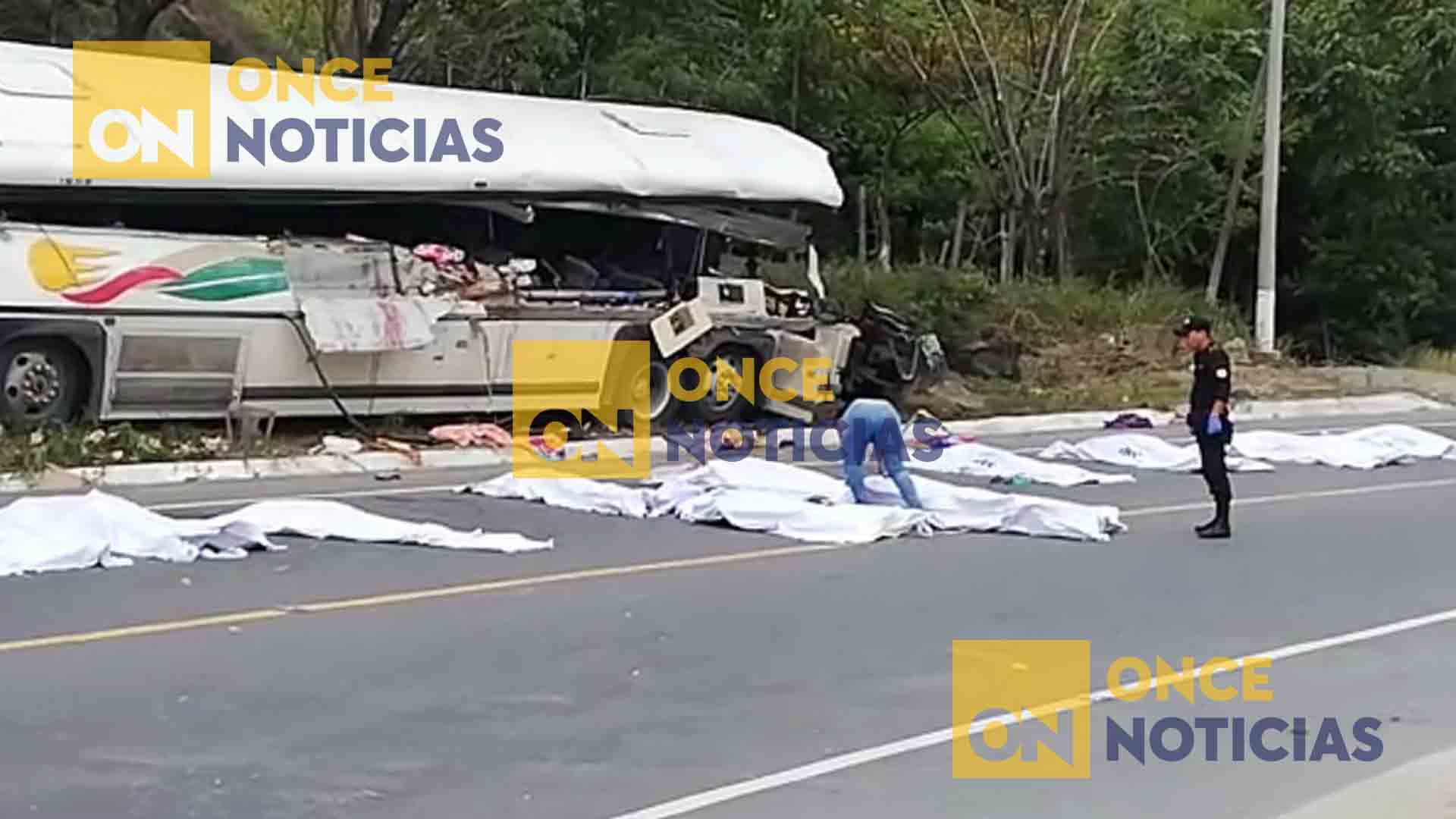 (VÍDEO) Al menos 20 muerto deja accidente de autobús en Guatemala