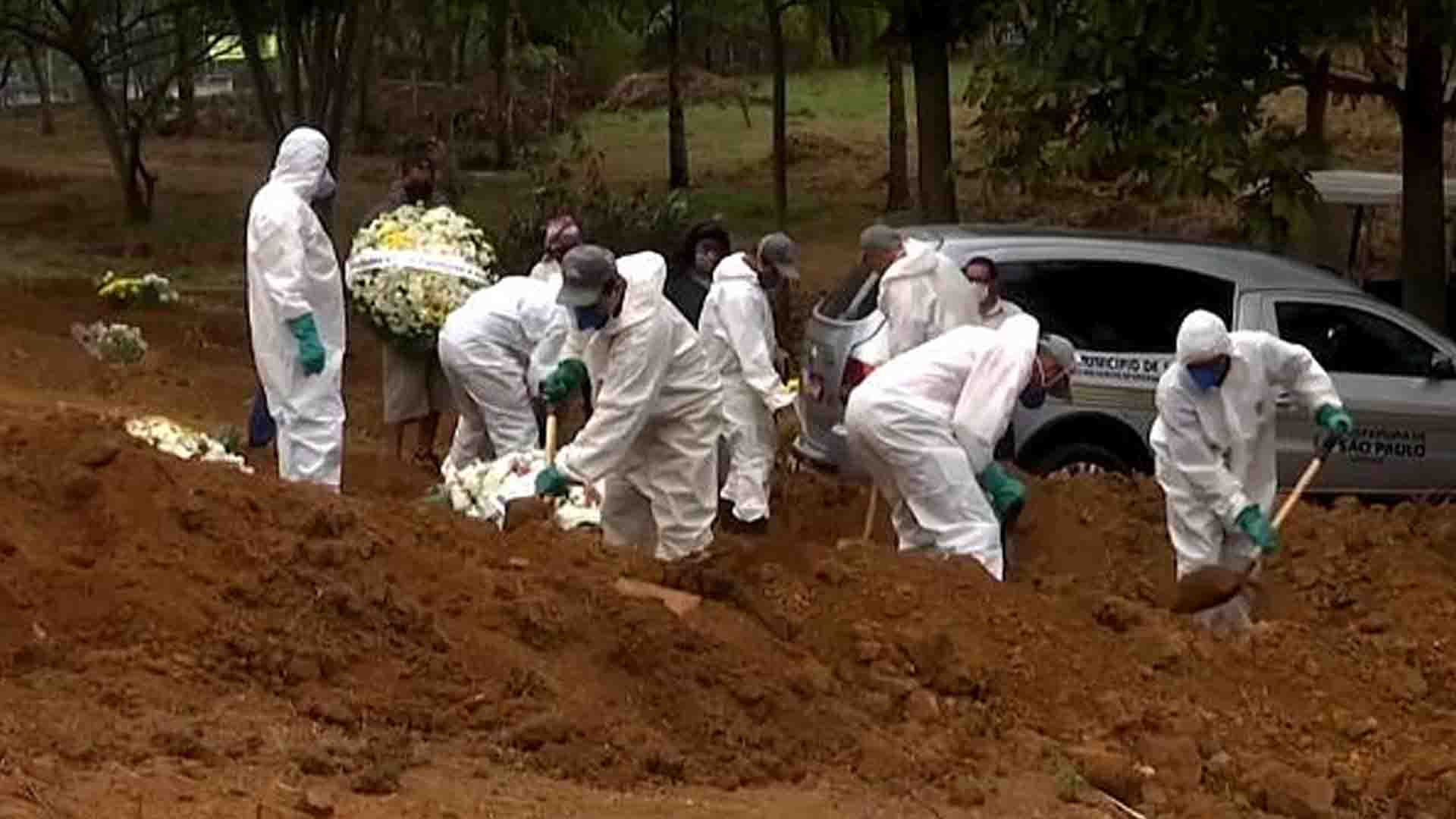 4 – W entierro de fallecidos por covid en Brasil