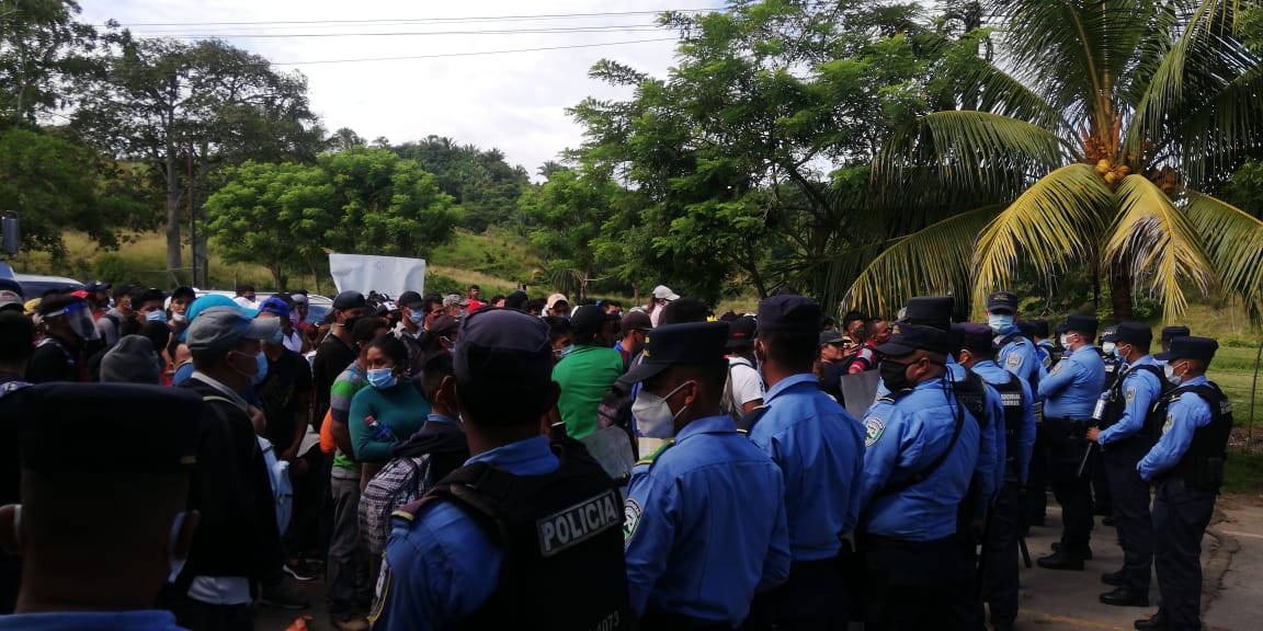 Policía detiene caravana migrante