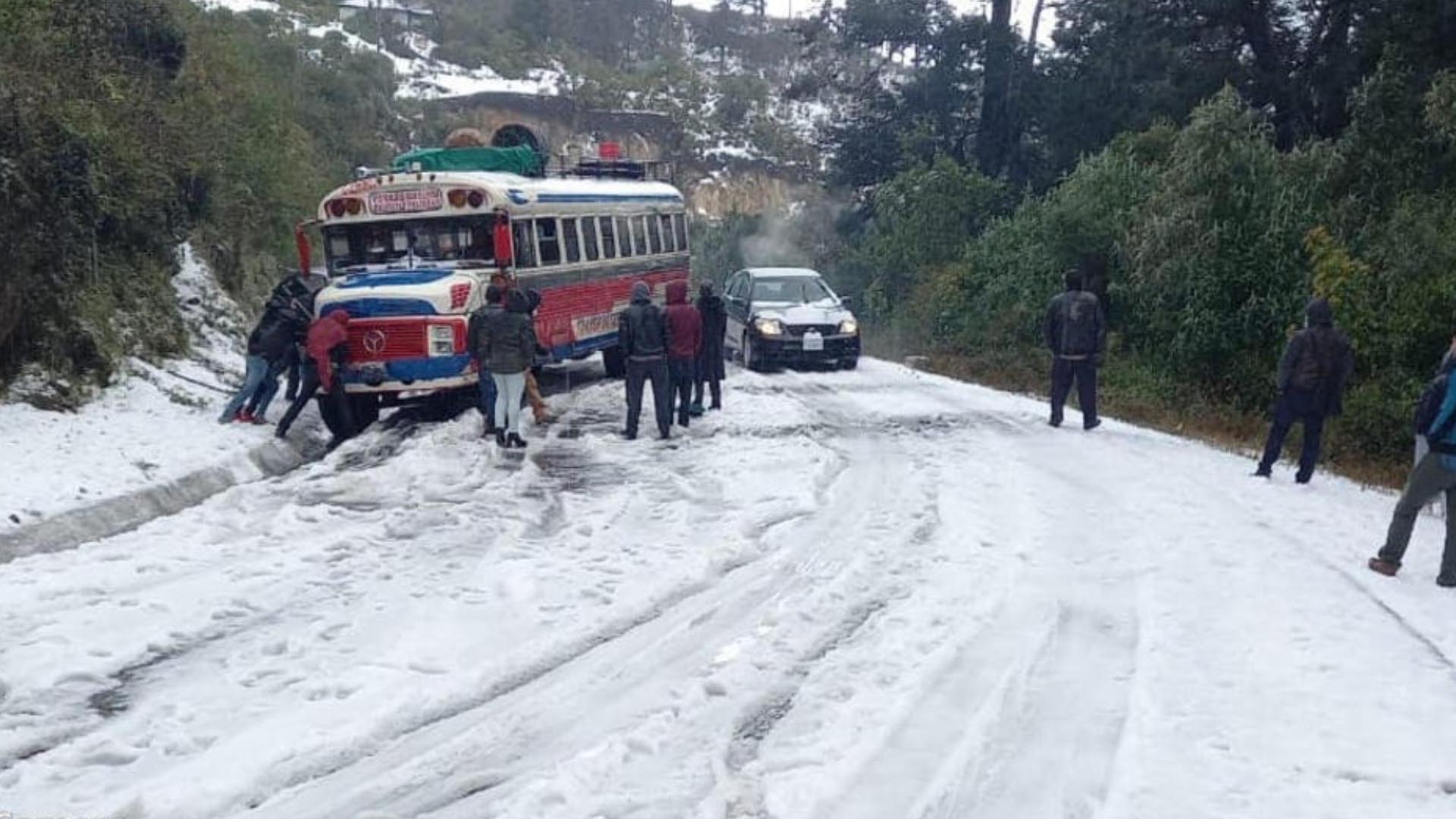 ¿Nieve en Guatemala? Carreteras de Tacaná se pintan de blanco