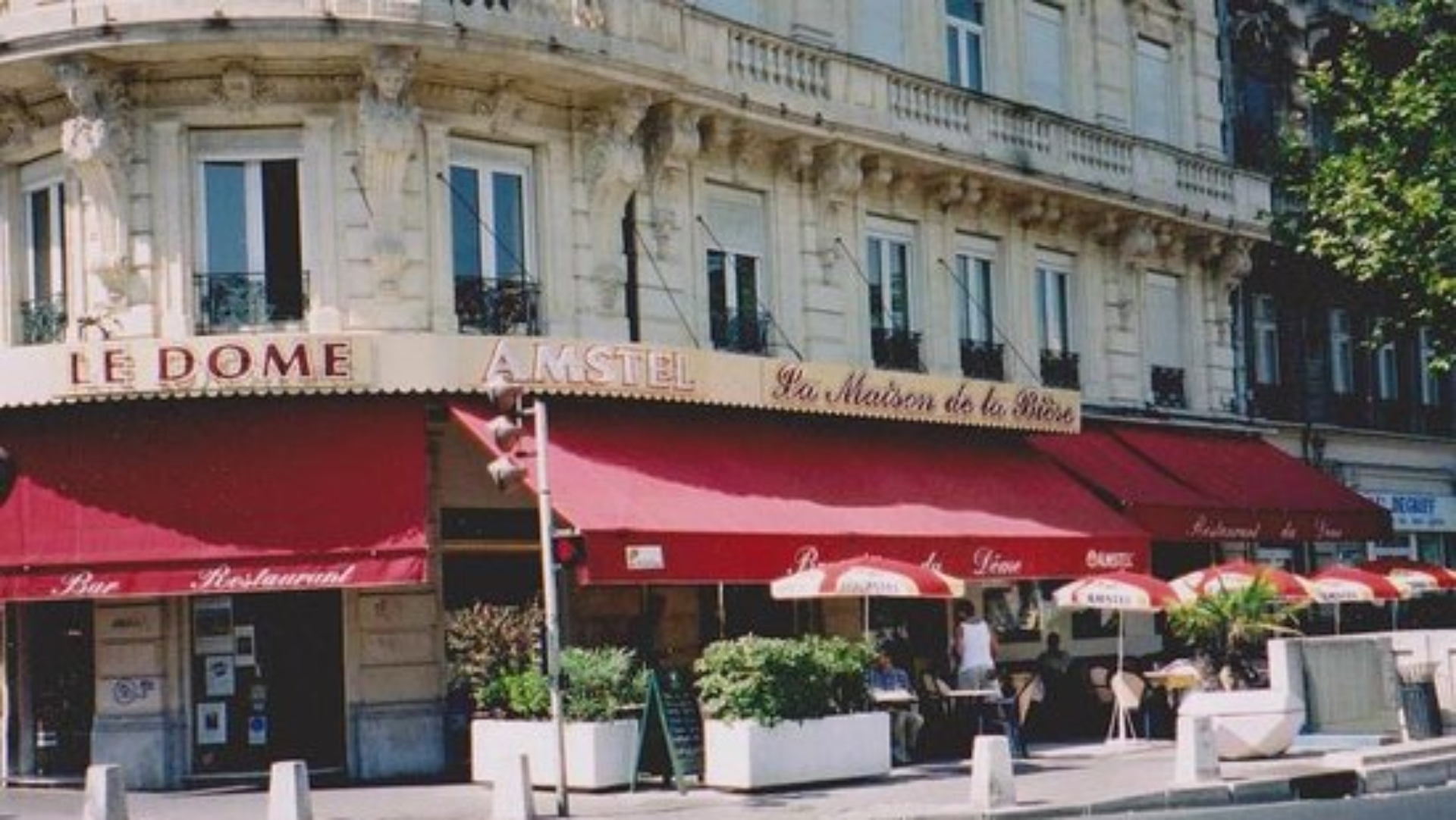 Le dome. Монпелье кафе.