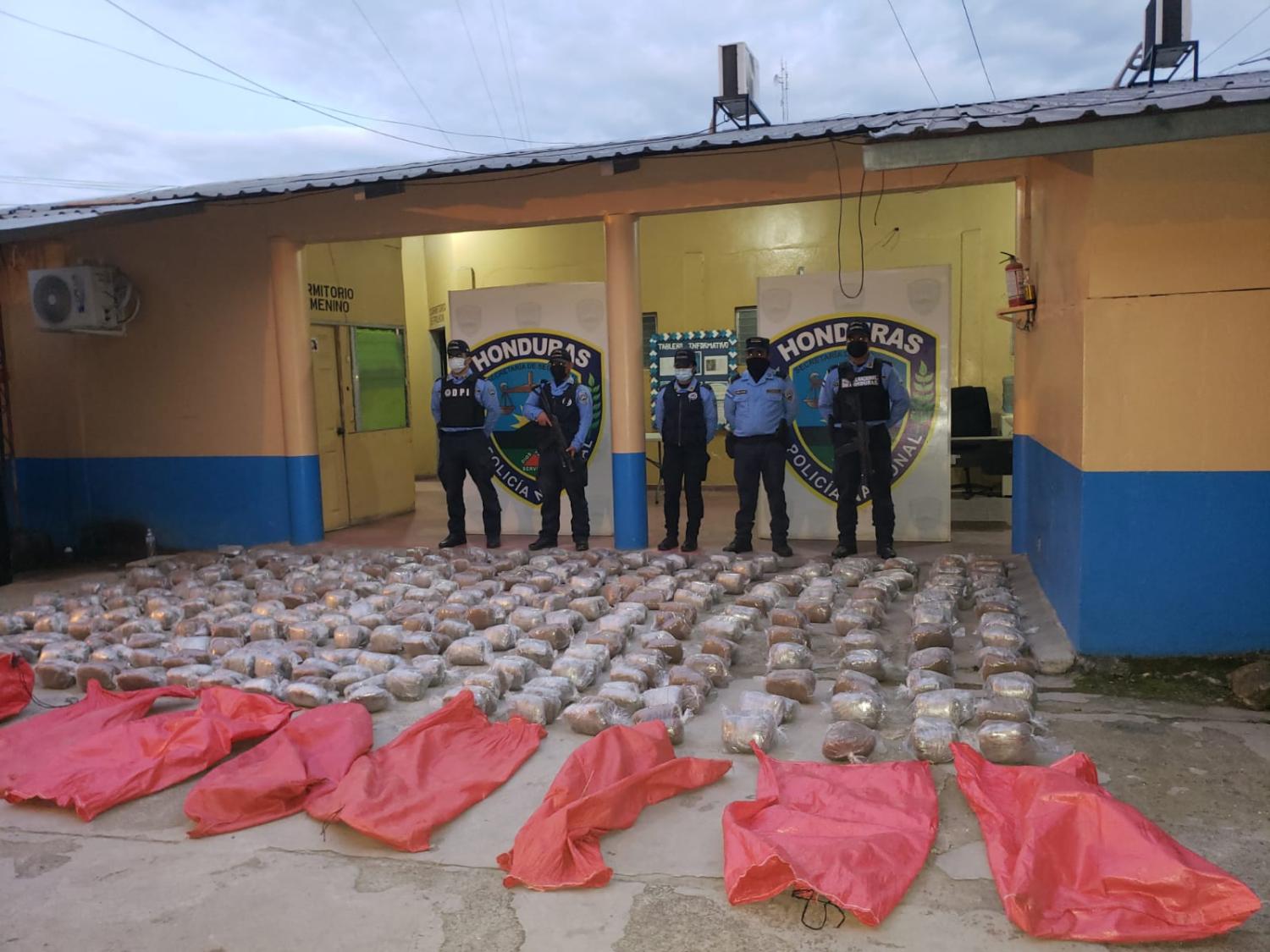 policía incauta marihuana en el centro de Honduras