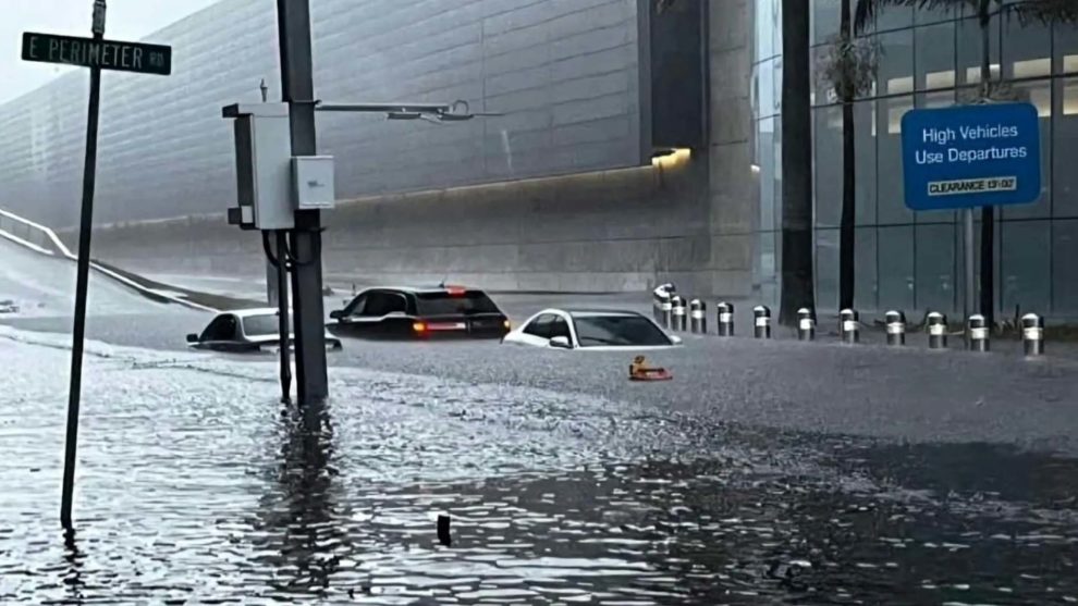inundaciones en aeropuerto y cancelan vuelos