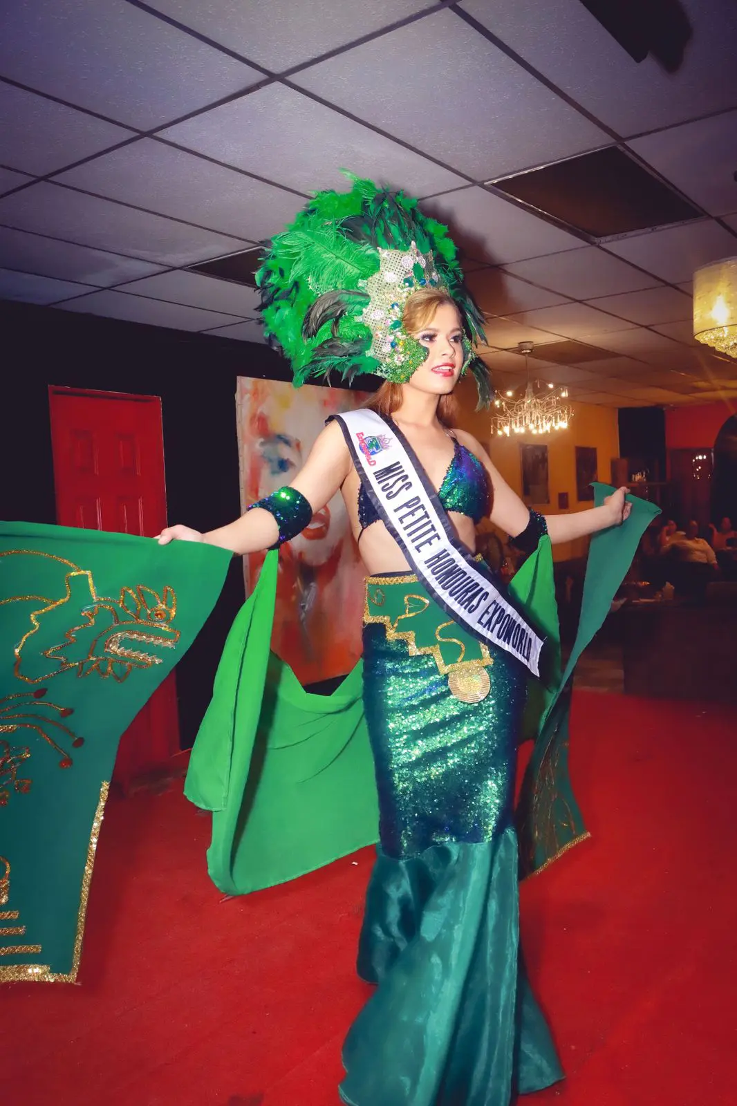 Mariela Barahona, coronada como Miss Petite Expoworld 2023