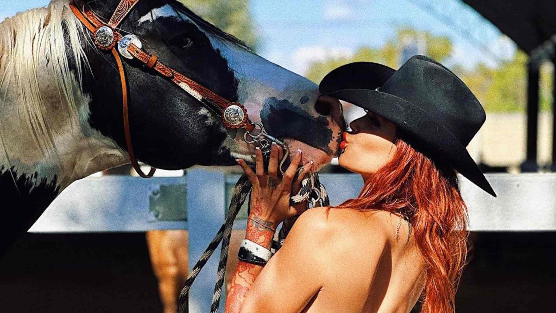 Muere Elena Larrea, mexicana que se hizo viral por financiar santuario de caballos con OnlyFans