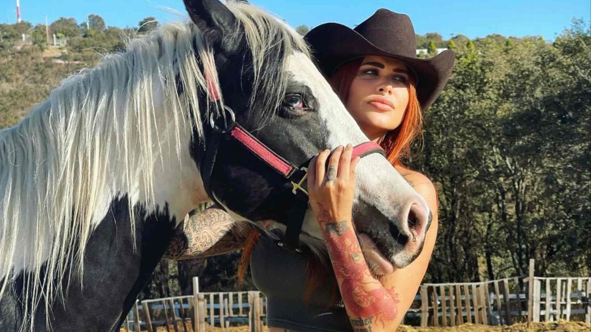 Muere Elena Larrea, mexicana que se hizo viral por financiar santuario de caballos con OnlyFans