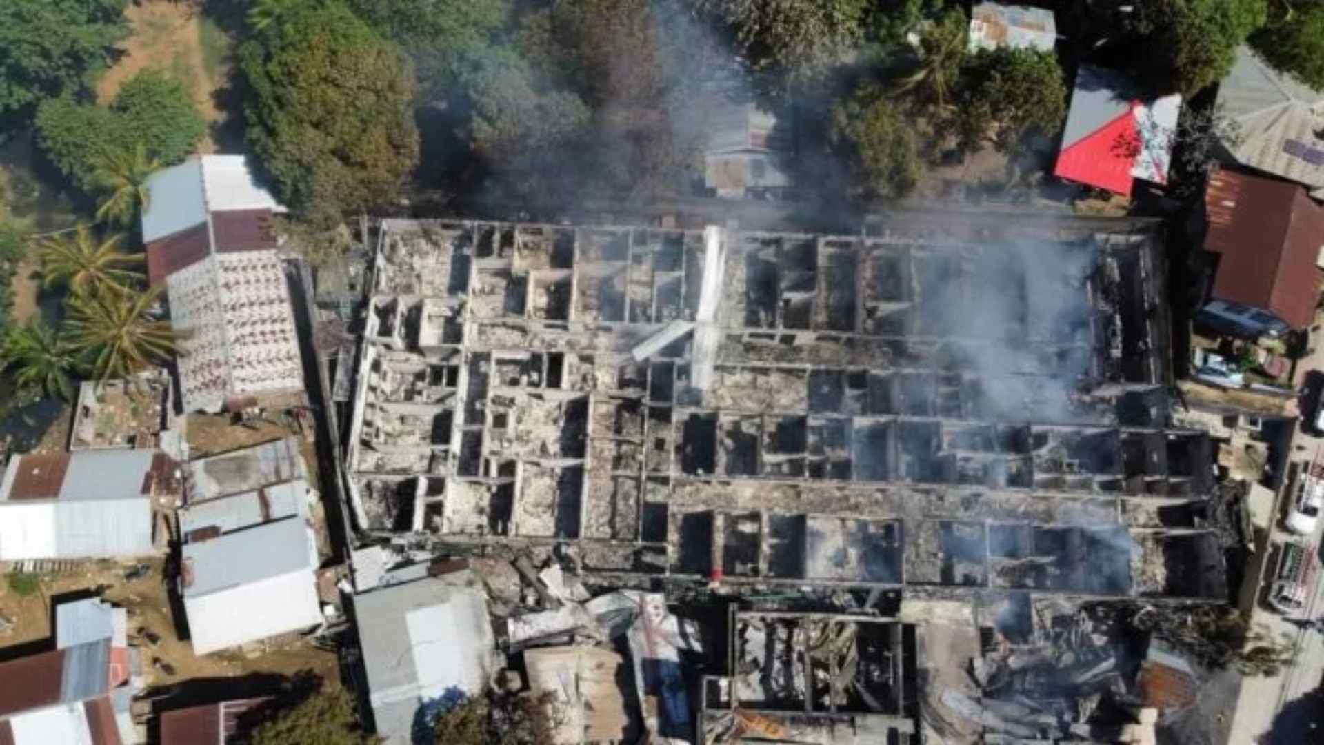 Incendio en Roatan deja al menos 14 millones de lempiras en perdidas