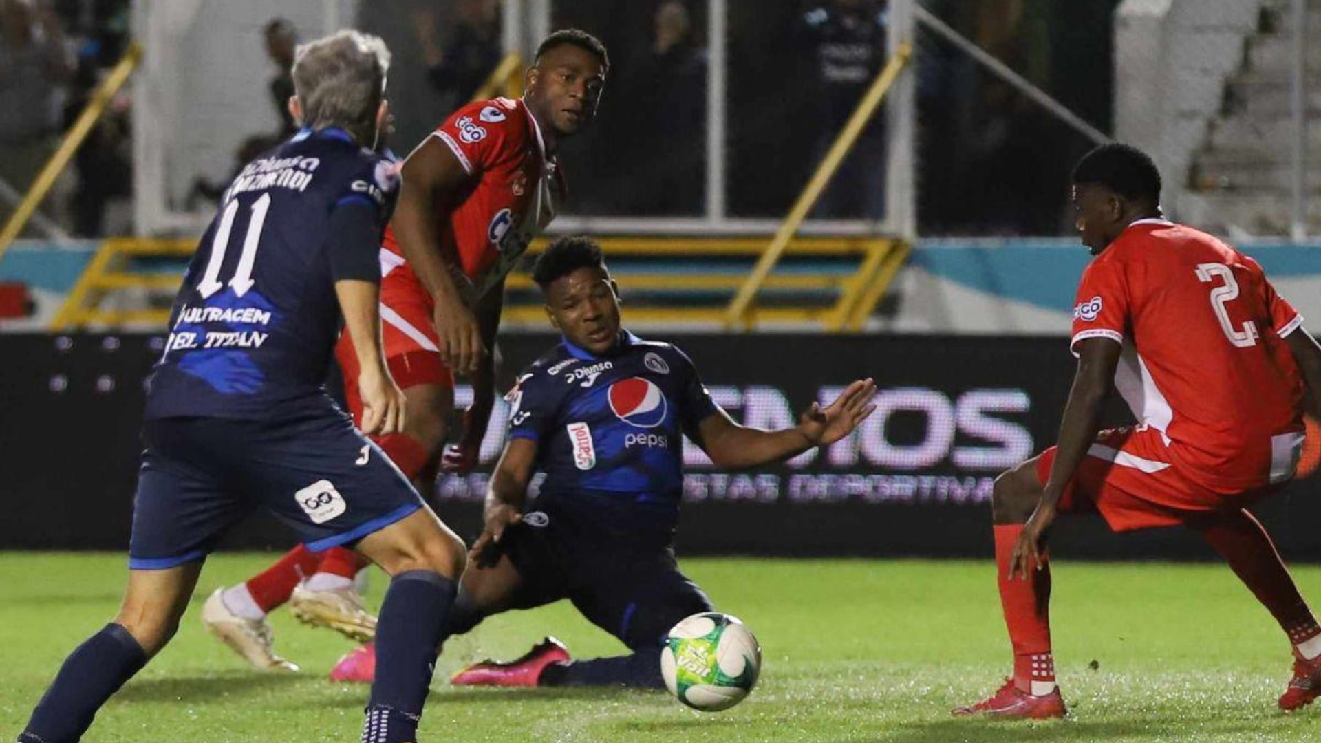 Motagua lucha hasta el final y se lleva la victoria ante el Vida en estadio Municipal Ceibeño, ganando así su boleto a semifinales.