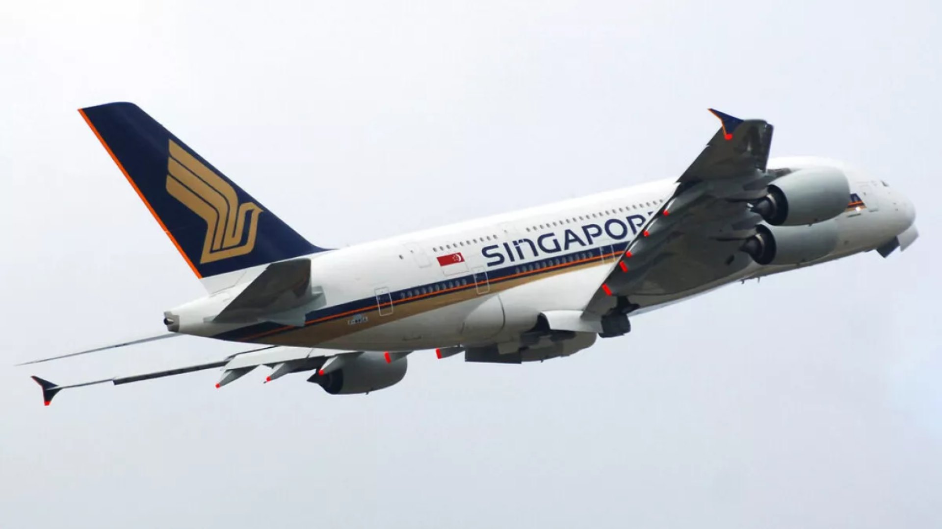 Una persona murió y al menos 71 resultaron heridas en un Boeing 777 de Singapore Airlines que experimentó fuertes turbulencias.